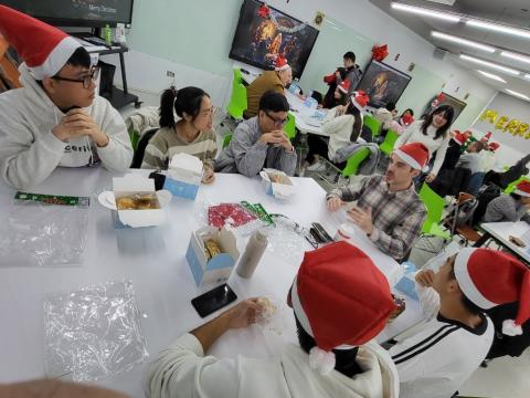 LINE_ALBUM_1131219 Chrstmas English Day_241220_18.jpg