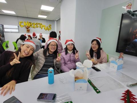 LINE_ALBUM_1131219 Chrstmas English Day_241220_6.jpg